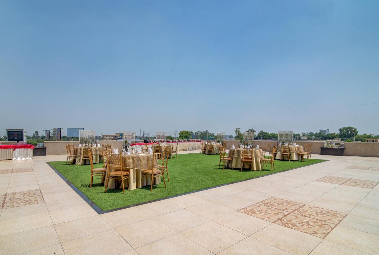 Hotel Home In By Amrik Sukhdev Sonipat Exterior foto