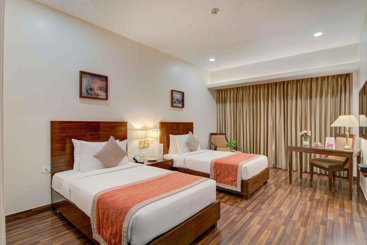 Hotel Home In By Amrik Sukhdev Sonipat Exterior foto