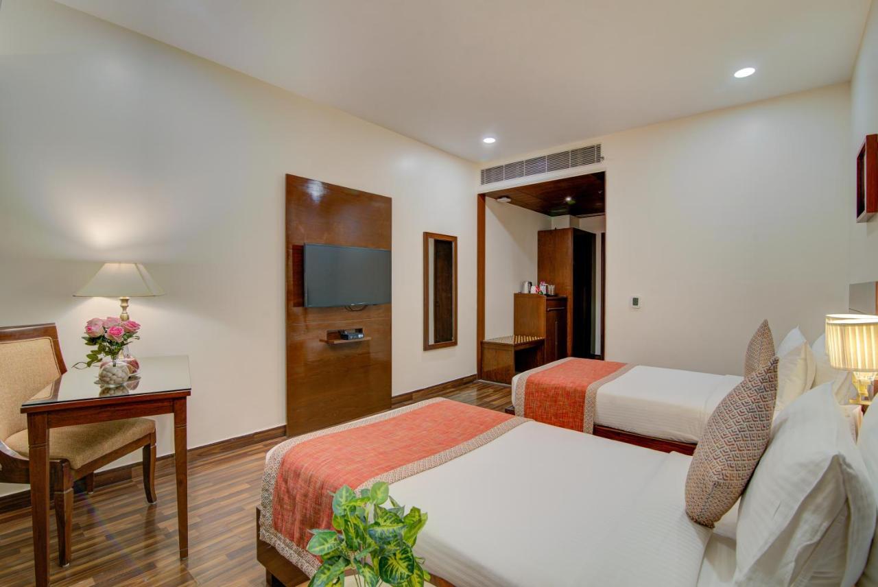 Hotel Home In By Amrik Sukhdev Sonipat Exterior foto