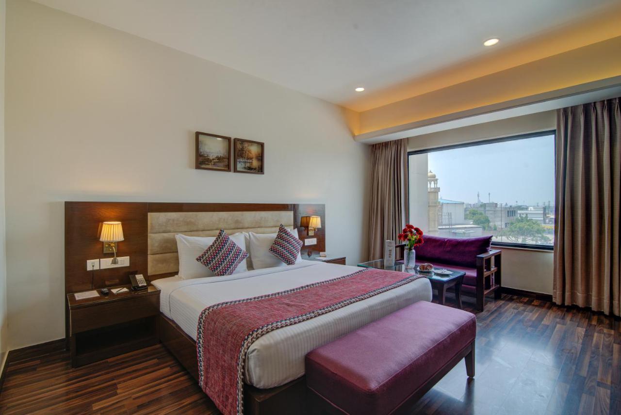 Hotel Home In By Amrik Sukhdev Sonipat Exterior foto