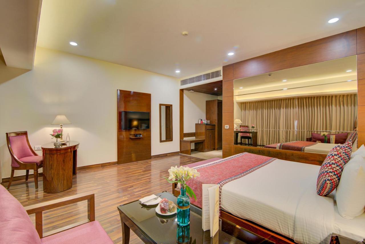 Hotel Home In By Amrik Sukhdev Sonipat Exterior foto