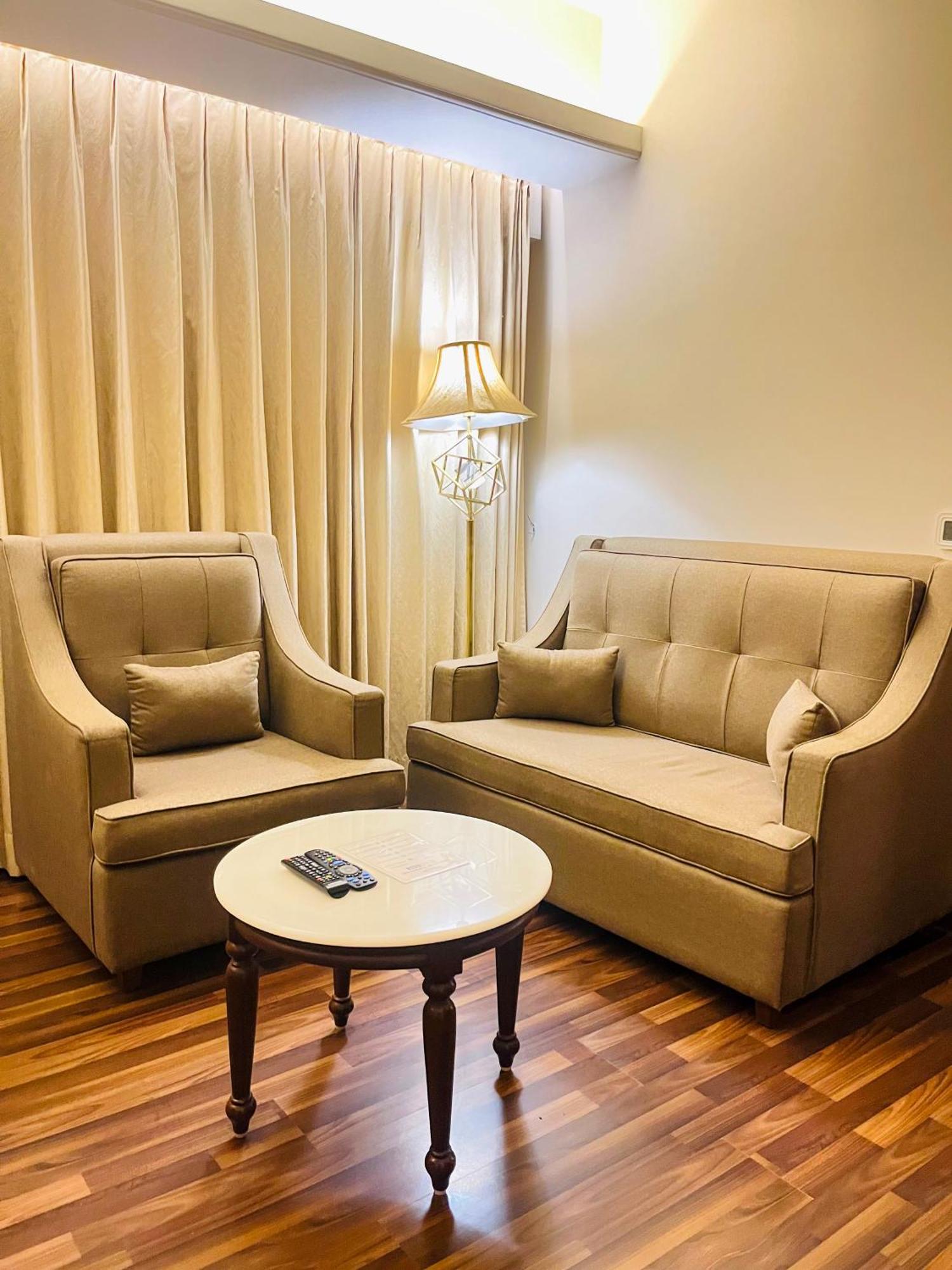 Hotel Home In By Amrik Sukhdev Sonipat Exterior foto