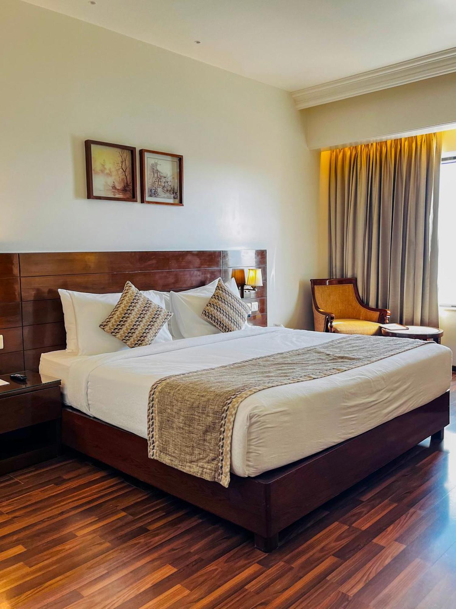 Hotel Home In By Amrik Sukhdev Sonipat Exterior foto